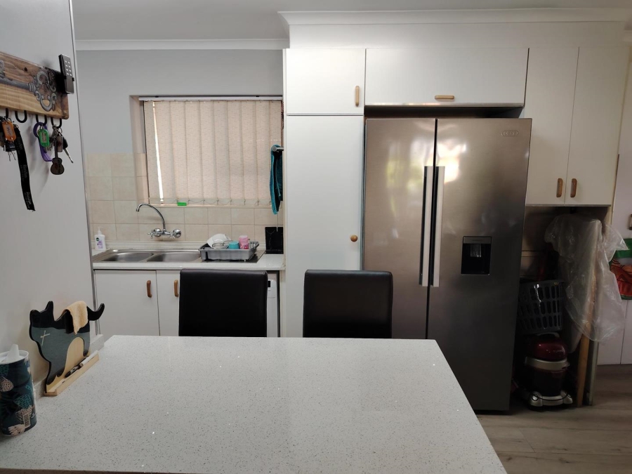 To Let 2 Bedroom Property for Rent in Protea Heights Western Cape